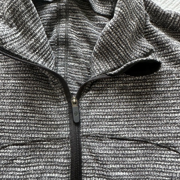 Lulu lemon half zip pullover - Picture 2 of 4